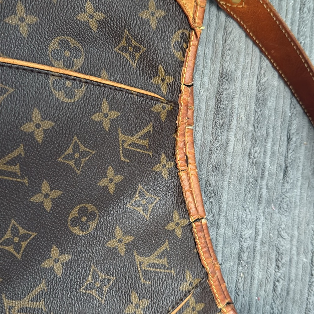 Firm*Authentic Louis Vuitton Shoulder Bag Preloved, please see all pictures. - Picture 6 of 9